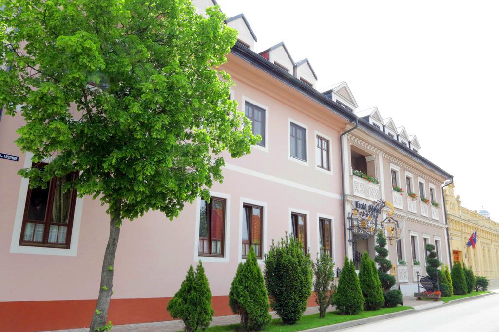 Hotel Slavia Salonta المظهر الخارجي الصورة
