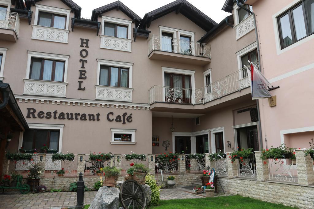 Hotel Slavia Salonta المظهر الخارجي الصورة