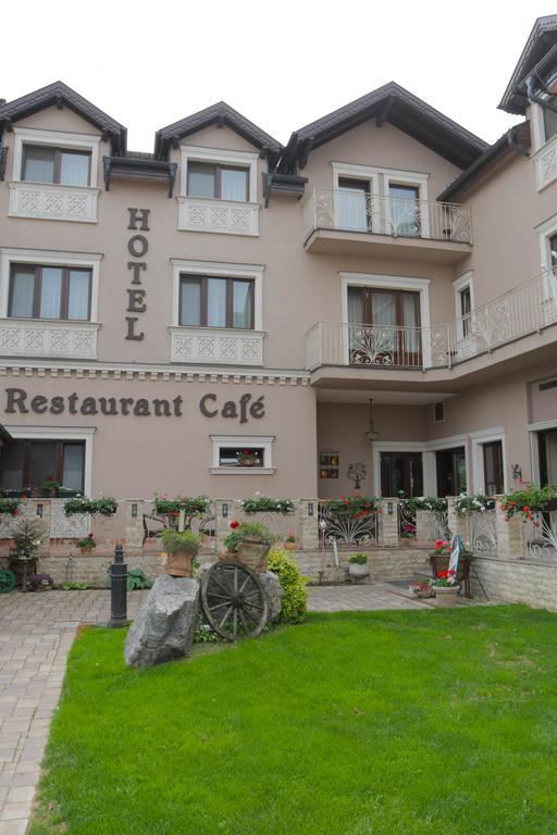 Hotel Slavia Salonta المظهر الخارجي الصورة