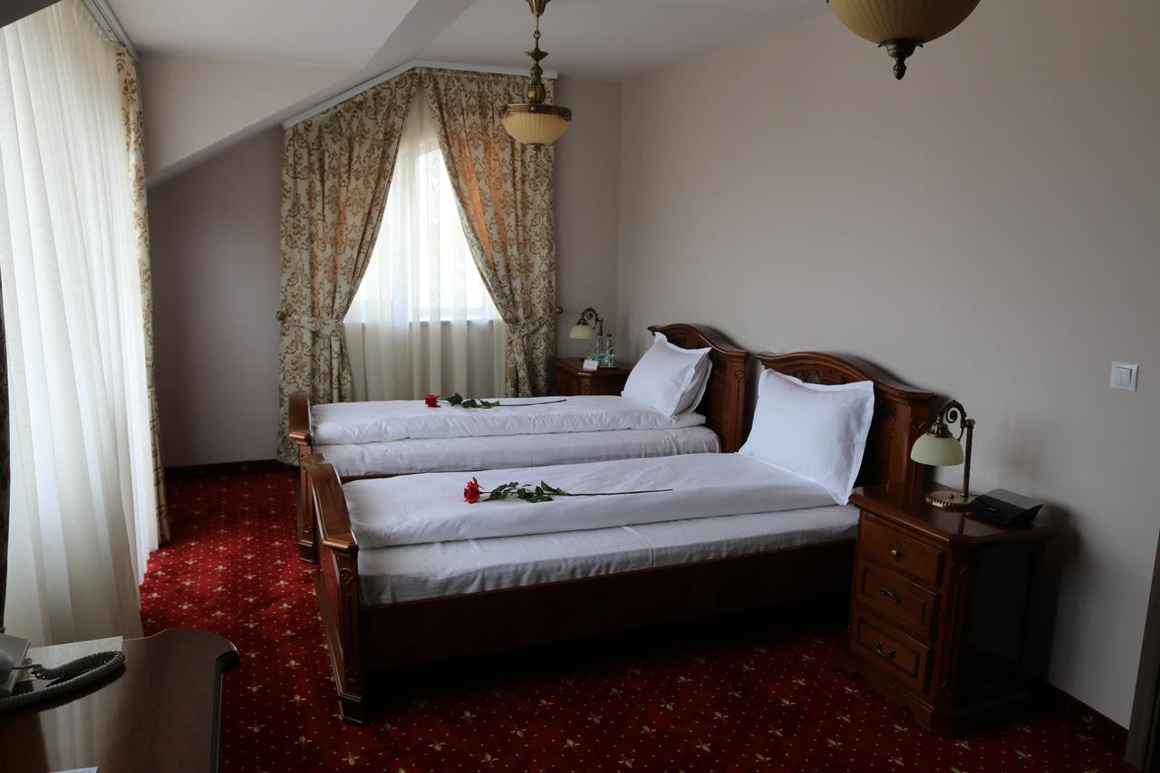 Hotel Slavia Salonta المظهر الخارجي الصورة